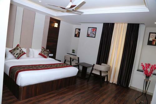 Hotel J P Residency