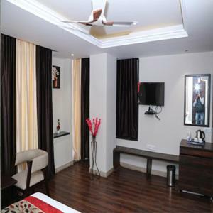 Hotel J P Residency