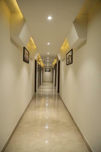 Hotel J P Residency