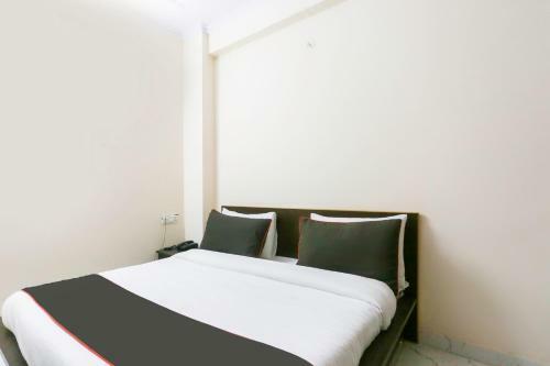 Collection O 76614 J K Hotel