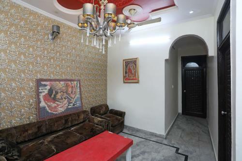 Hotel Oyo 3814 Stay The Castle