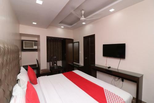 Oyo 27802 Hotel Boom Room