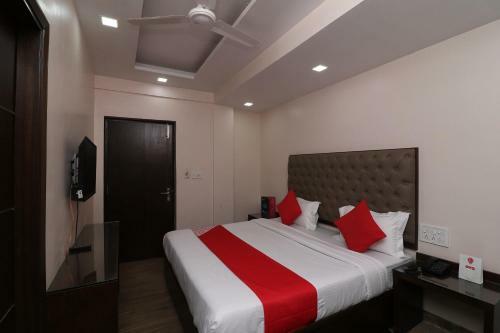Oyo 27802 Hotel Boom Room