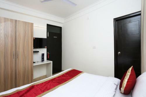Hotel Oyo 11953 Galaxy Residency