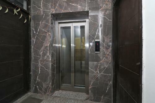 Hotel Oyo 11953 Galaxy Residency