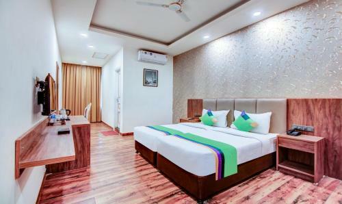 Hotel All Heavens Gold