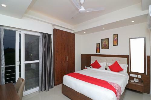 Hotel Oyo 37722 Silver Oak Luxury Comfort Inn