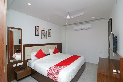 Hotel Oyo 37722 Silver Oak Luxury Comfort Inn