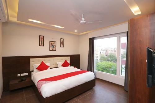 Hotel Oyo 37722 Silver Oak Luxury Comfort Inn