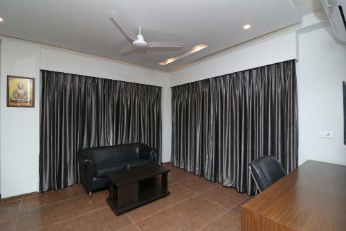 Hotel Oyo 37722 Silver Oak Luxury Comfort Inn