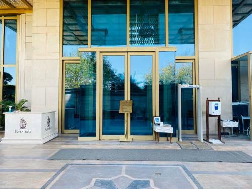 Seven Seas Hotel