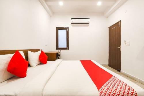 Hotel Oyo 71520 Paradise Inn