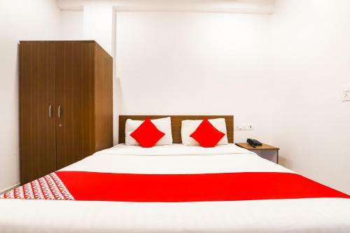 Hotel Oyo 71520 Paradise Inn