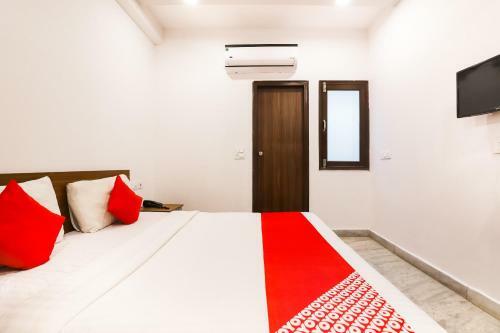 Hotel Oyo 71520 Paradise Inn