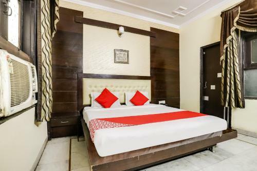 Oyo 71681 Hotel Baba Continental