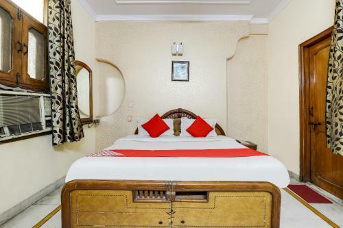 Oyo 71681 Hotel Baba Continental