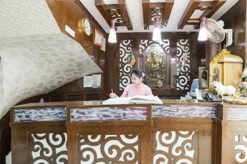 Oyo 71681 Hotel Baba Continental
