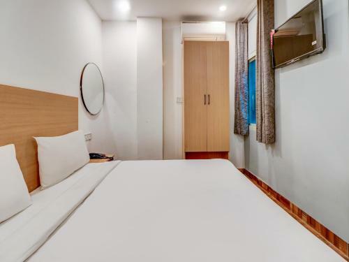 Hotel Oyo Townhouse 74409 Key Rooms