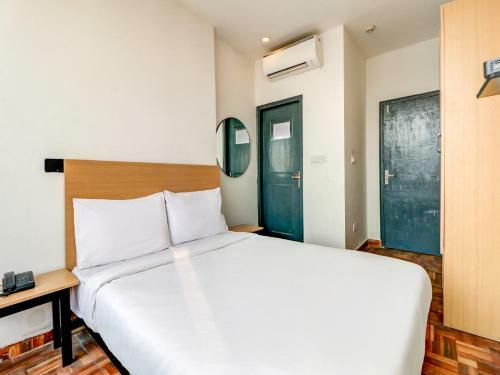 Hotel Oyo Townhouse 74409 Key Rooms