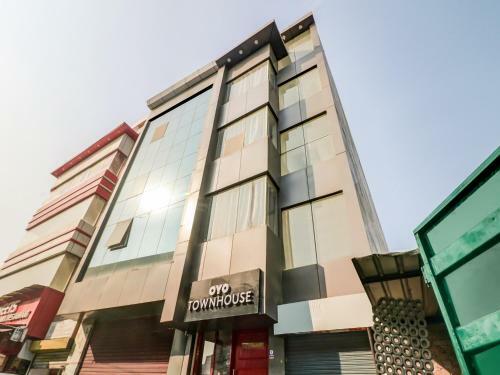Hotel Oyo Townhouse 74409 Key Rooms