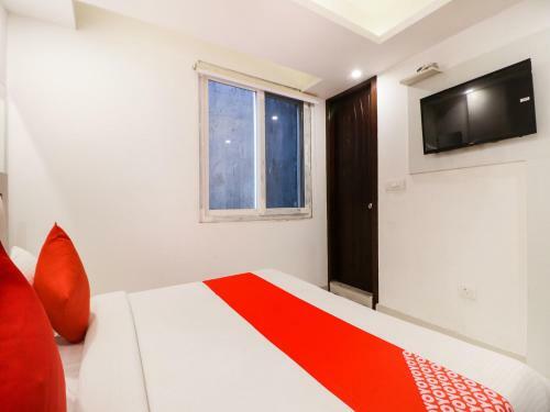 Oyo 76135 Hotel Silver Estate