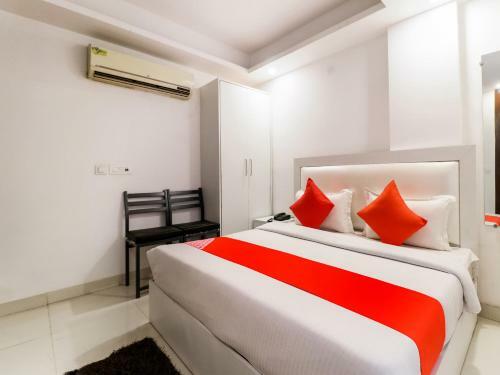 Oyo 76135 Hotel Silver Estate