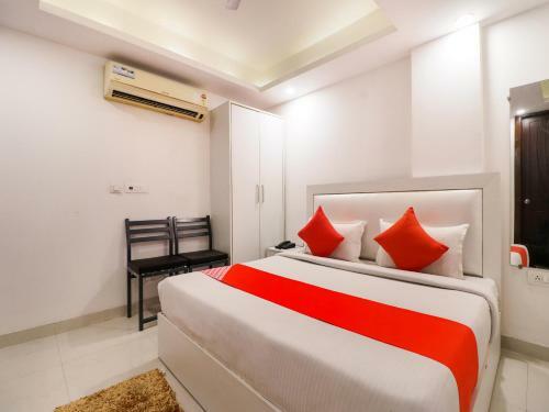 Oyo 76135 Hotel Silver Estate