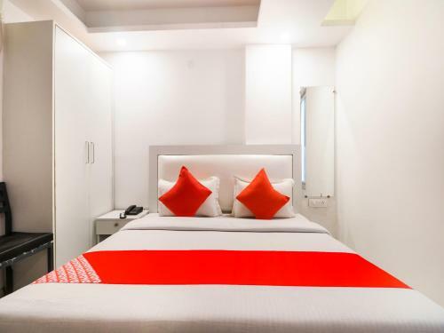 Oyo 76135 Hotel Silver Estate