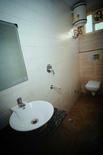 Hotel Delhi Darshan Deluxe