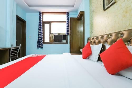 Oyo 73674 Hotel Sampuran Inn