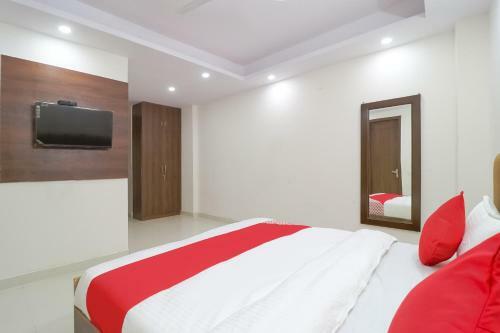 Hotel Oyo 75809 Sharma Residency
