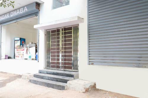 Hotel Oyo 75809 Sharma Residency