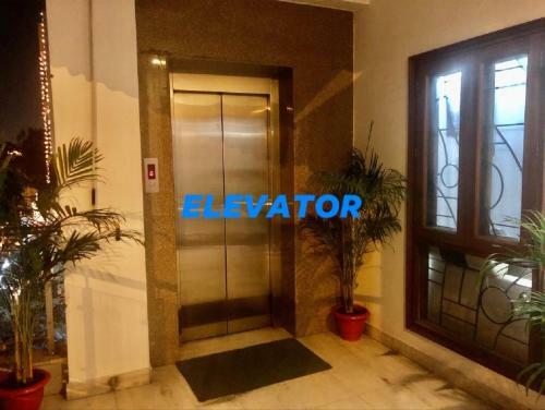 Hostal Saket Residecy