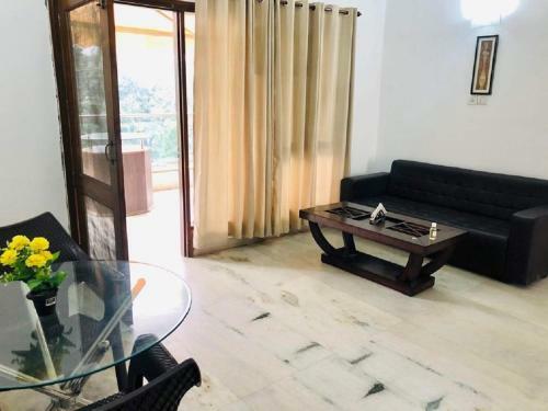 Hostal Saket Residecy