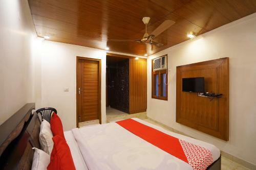 Hotel Oyo 47454 Sunroof Residency