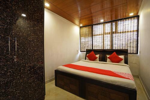 Hotel Oyo 47454 Sunroof Residency