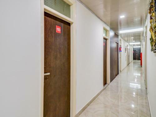Oyo Flagship 76903 Rs Hotels