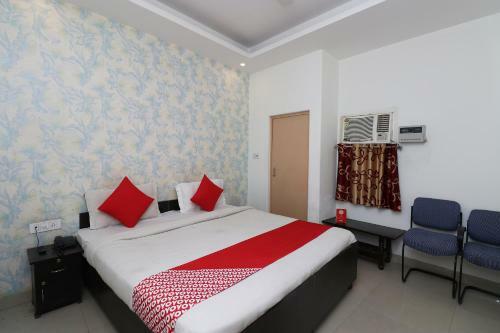 Oyo 11384 Hotel Diamond Star
