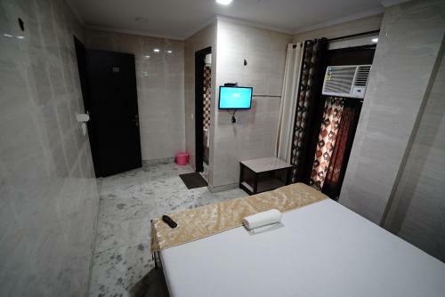 Hotel New Rajdhani Inn - Couple Friendly Stays