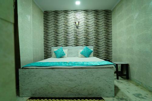 Hotel New Rajdhani Inn - Couple Friendly Stays