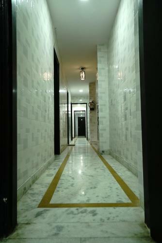 Hotel New Rajdhani Inn - Couple Friendly Stays