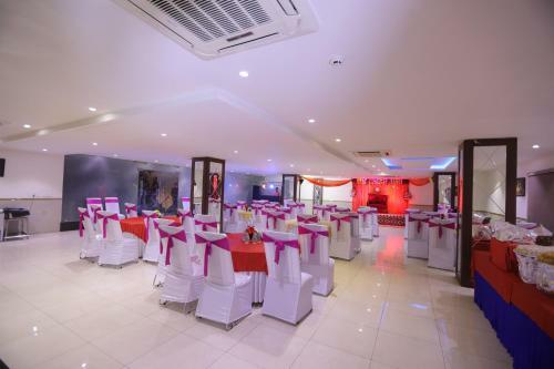 Airport Hotel Bollywood Paradise