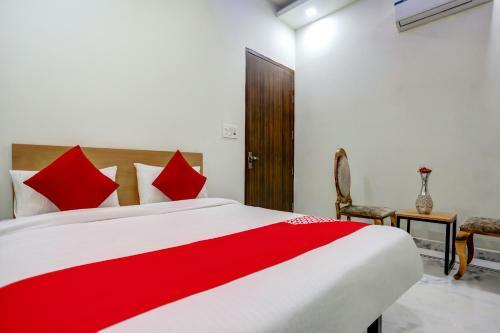 Hostal Oyo 75638 Home Dgh