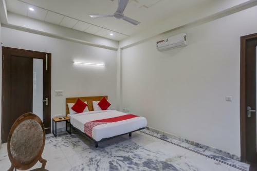 Hostal Oyo 75638 Home Dgh