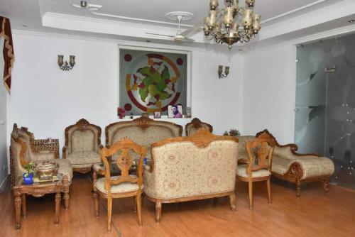 Villa Remarkable 6-bedroom Farmhouse In South Delhi