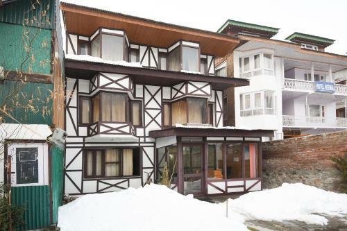 Spot On 63767 Hotel Swiss Cottage