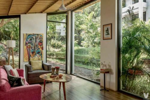 Serene Apartment With Private Garden And Pool View