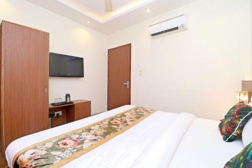 Oyo 16082 Hotel Imperial Corner