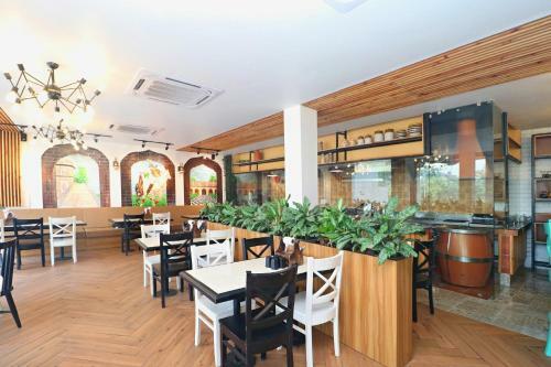 Oyo 16082 Hotel Imperial Corner