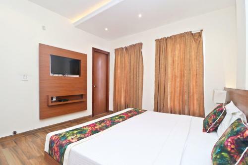 Oyo 16082 Hotel Imperial Corner
